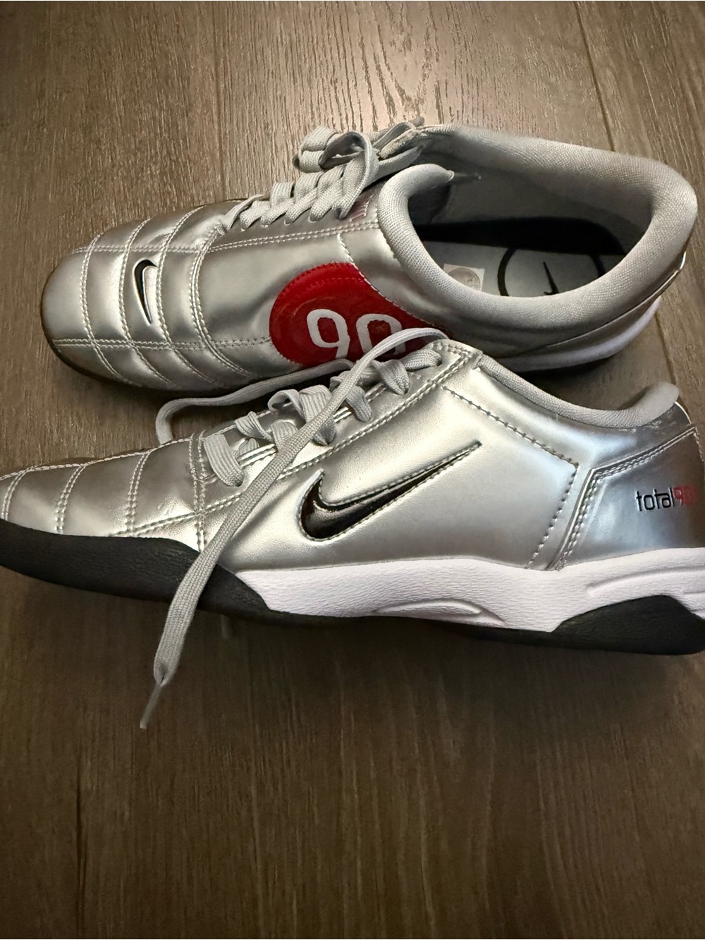 Nike Men’s Silver and Red Total 90 Sneakers